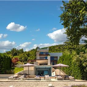 4 Bedroom Villa with Salt Water Pool, Private mini golf course and Rooftop Terrace near Opatija, Sleeps 8